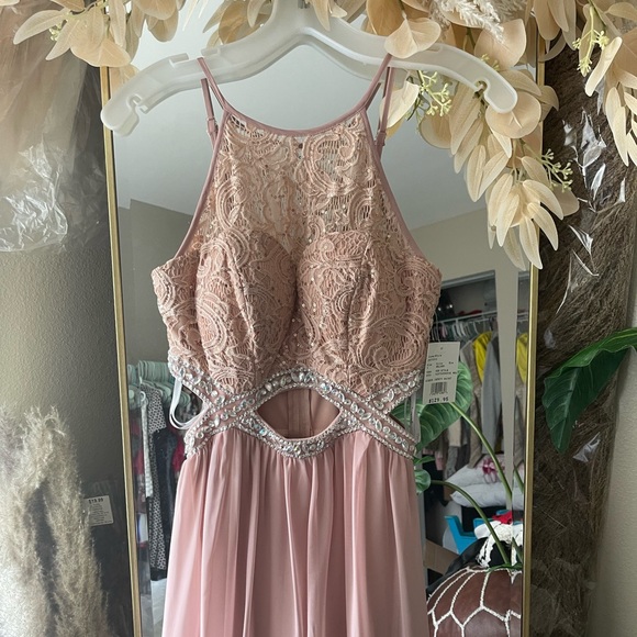 FREE SHIPPING David’s bridal by speechless Blush Bridesmaid/Formal dress - Picture 2 of 5